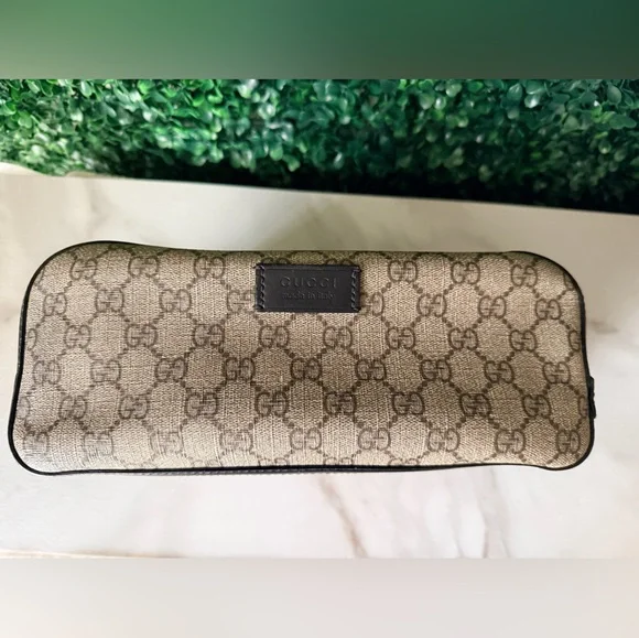 Gucci Beige GG Canvas Toiletry Bag - Picture 6 of 6